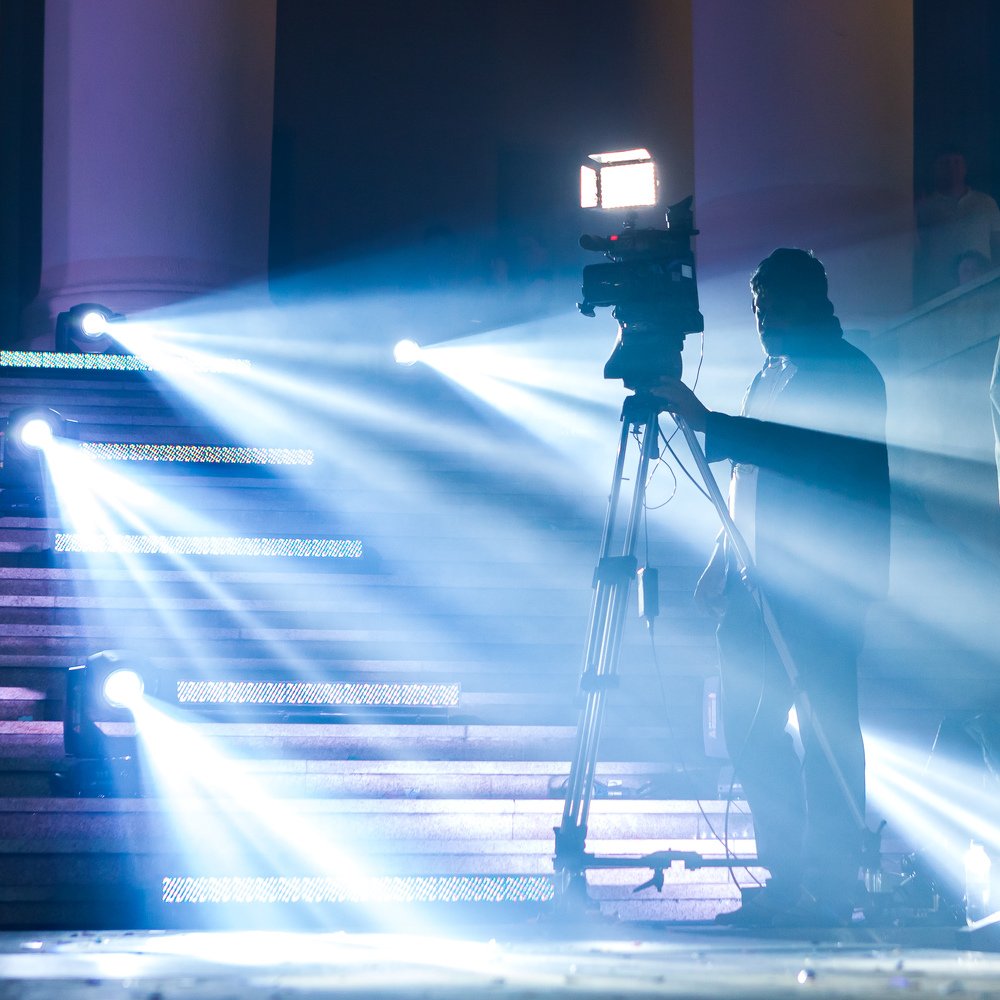 В лучах прожекторов