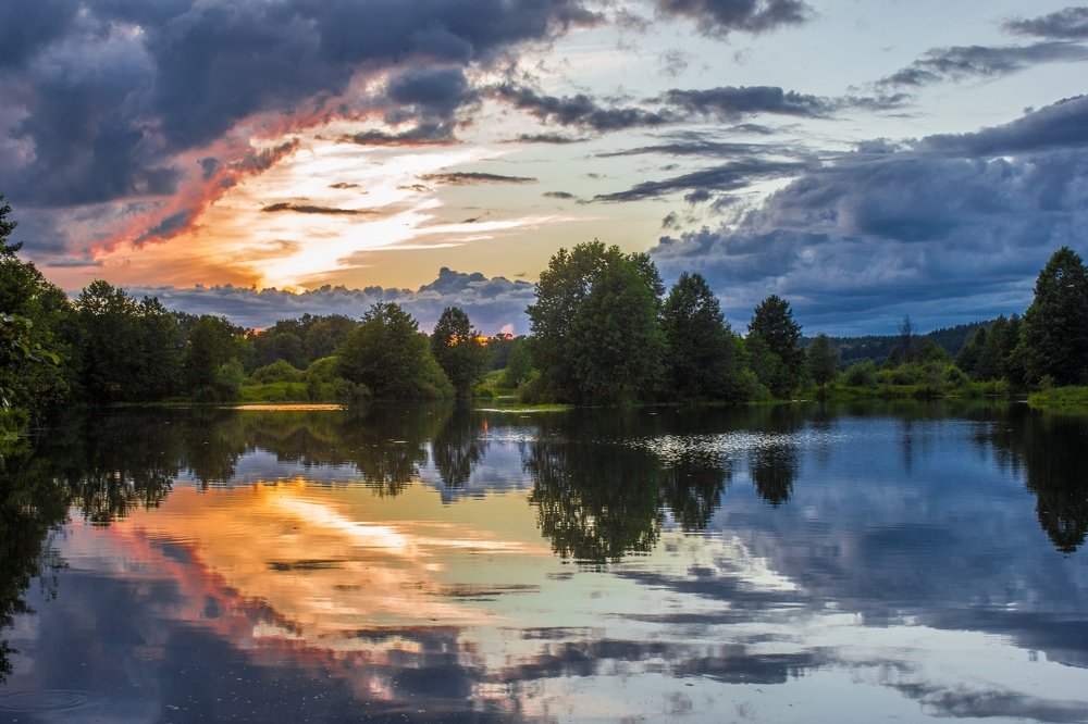 Закат на реке