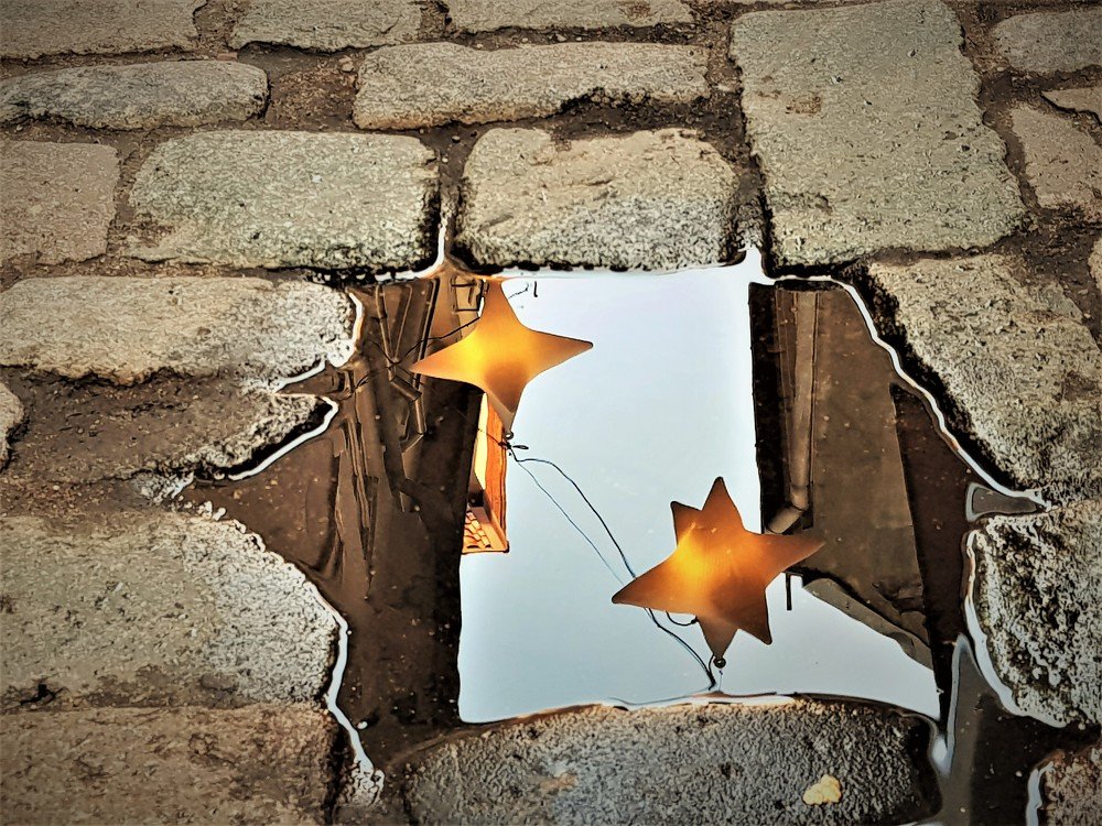 В Старой Риге красивые лужи