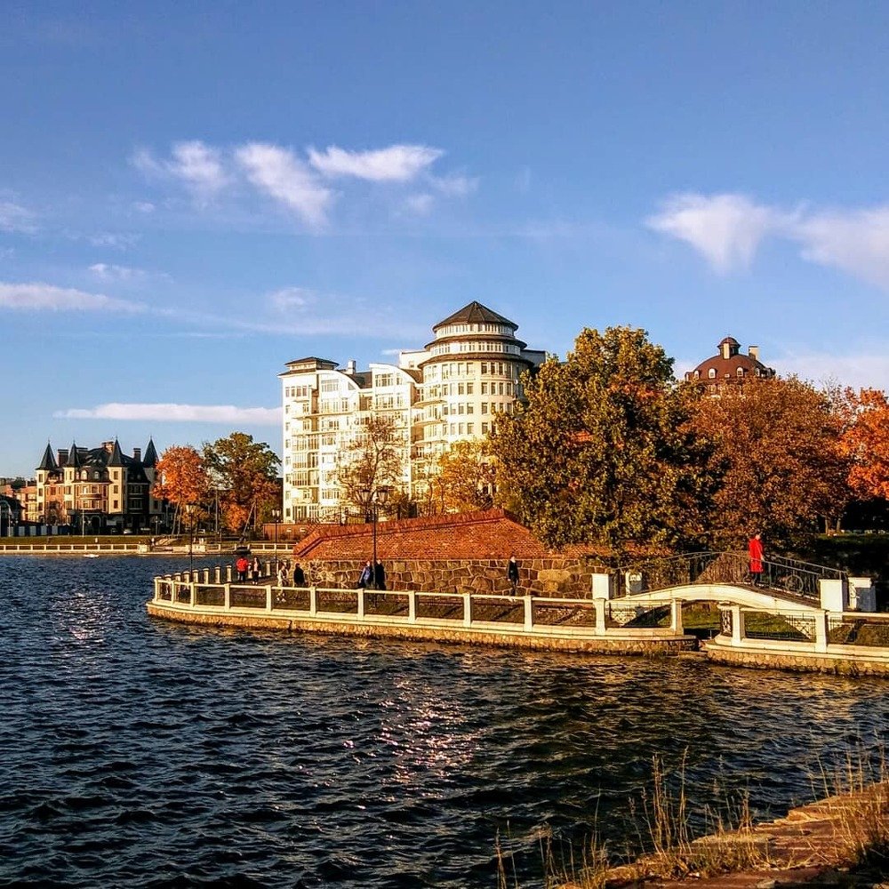 На Верхнем озере осень...