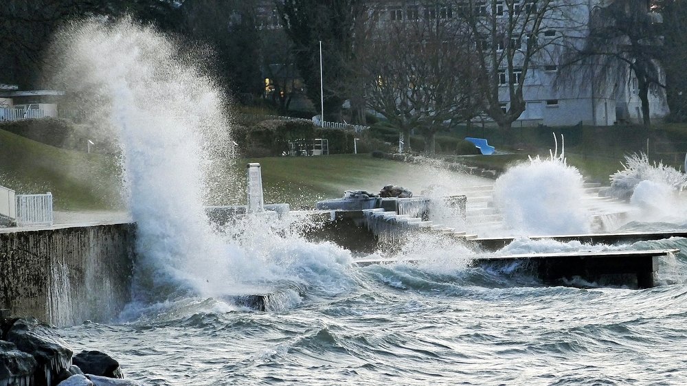 White spray from Leman