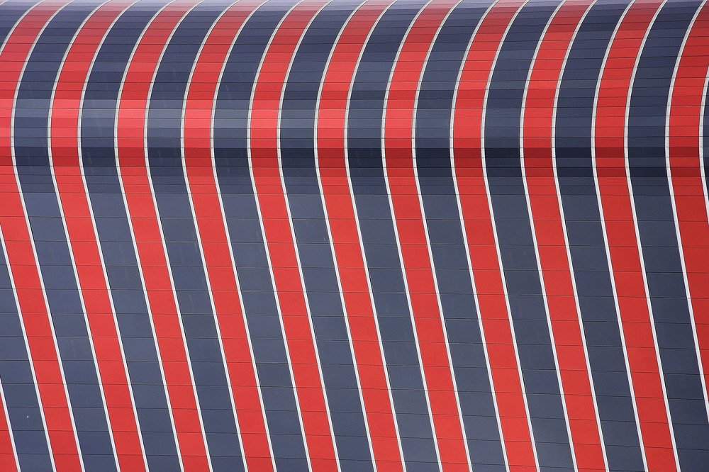 red lines of a fragmented city