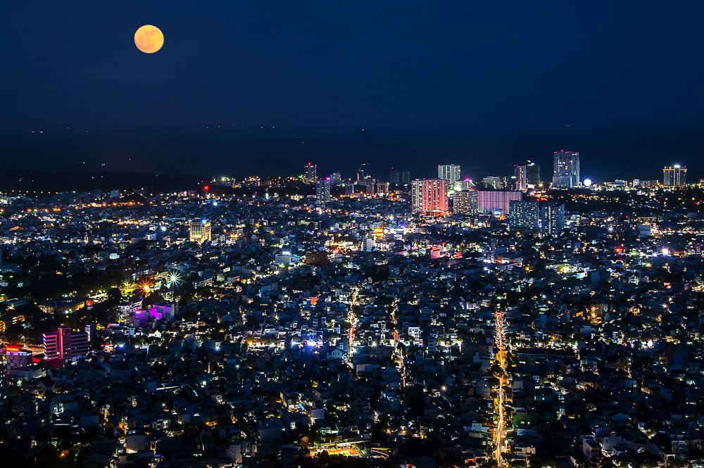 Trăng rằm trên thành phố Vũng Tàu