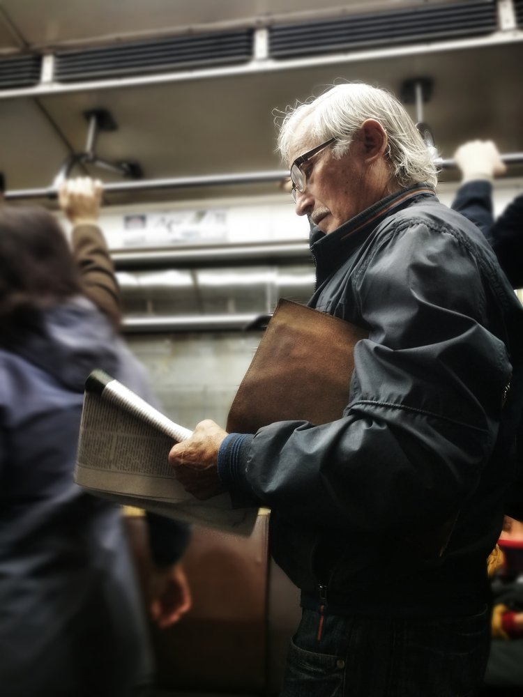 Last homo-newspapers / Последний человек читающий газеты