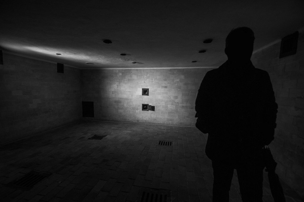 Духи Дахау - В газовой печи