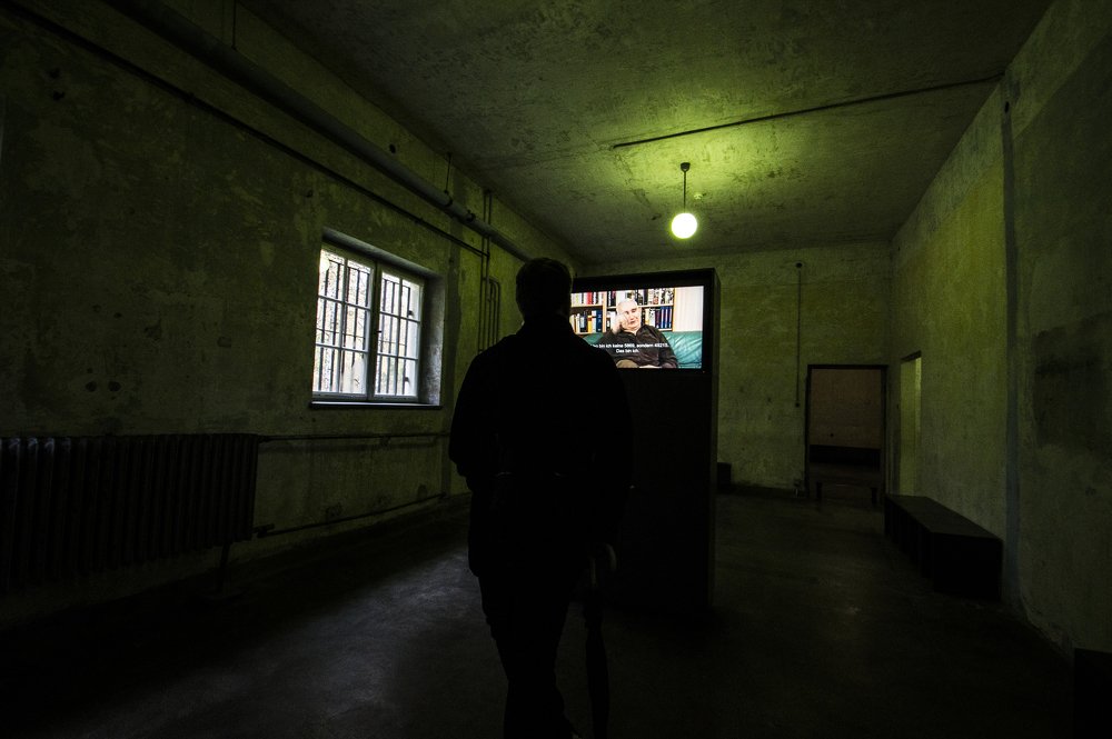 Духи Дахау - В комнате распределения