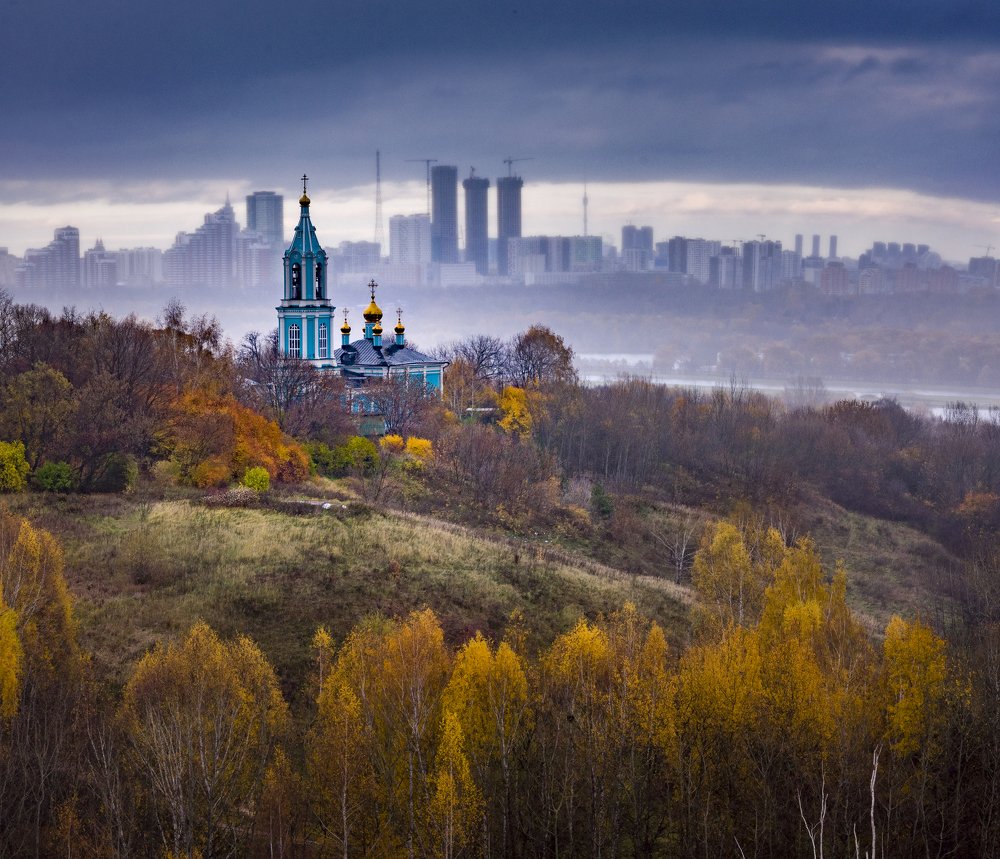 В осенней дымке.