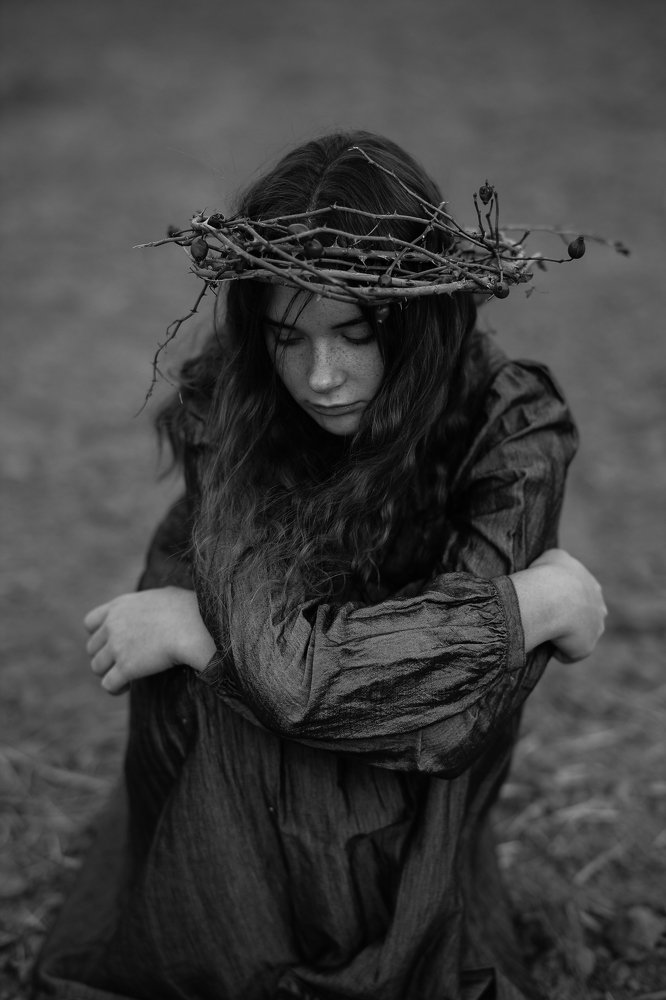 Девушка в венке.
