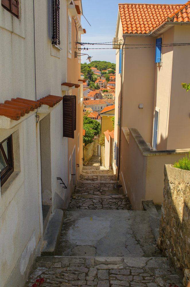 Улочка острова Мали-Лошинь, Хорватия