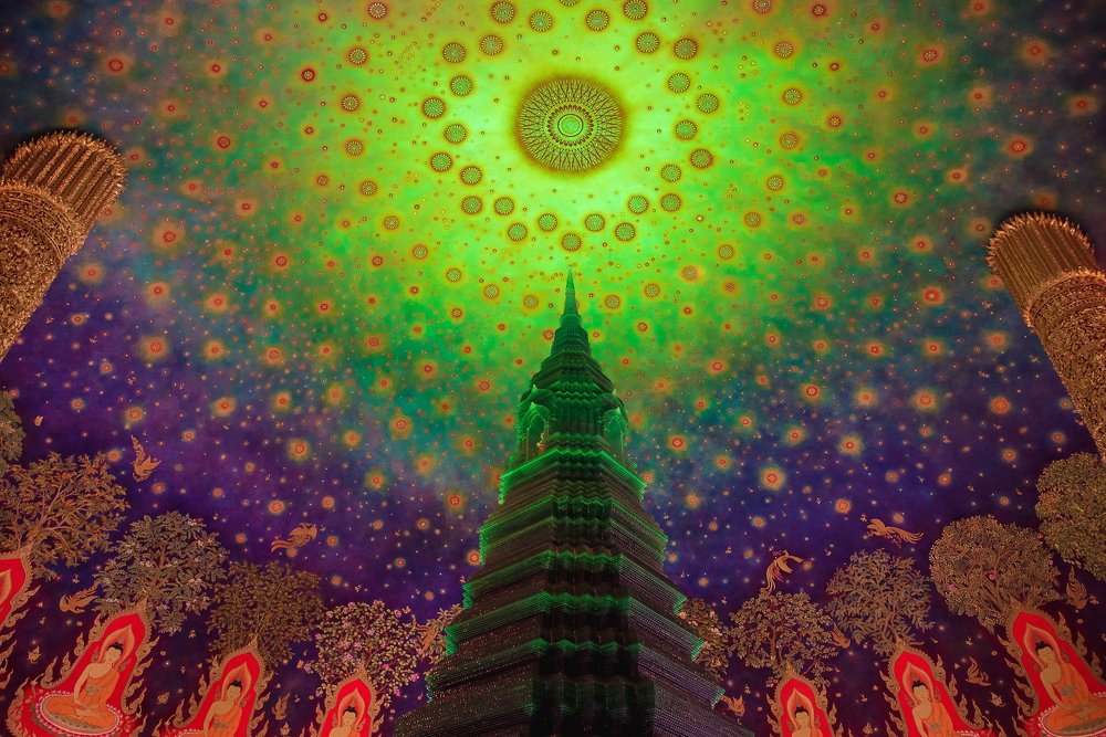 Стеклянная пирамида