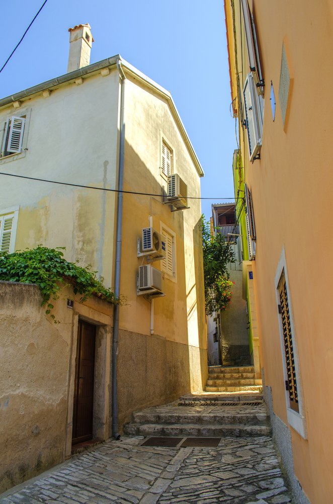 Улочка острова Мали-Лошинь, Хорватия