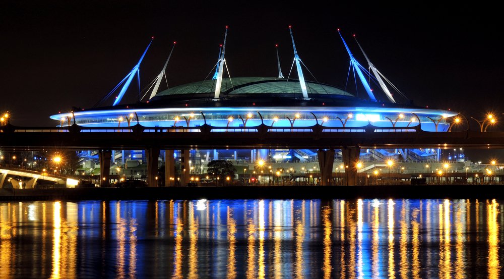 Летающая тарелка на 68 000 пассажиров. Место парковки - Санкт-Петербург.