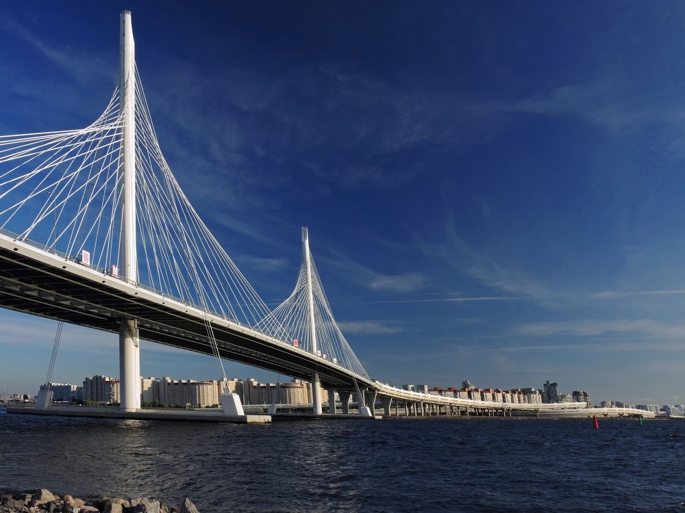 Один из вантовых мостов ЗСД , вид на Васильевский остров. Санкт-Петербург.