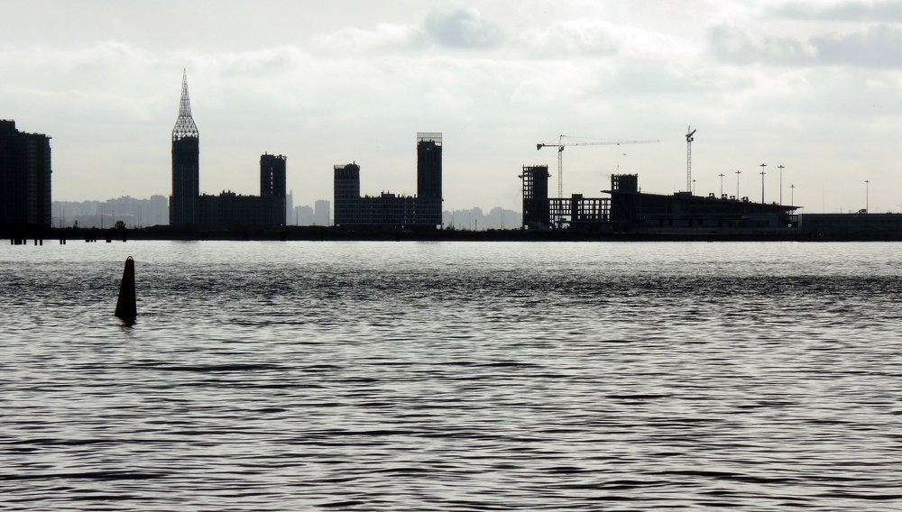 Застраивающаяся оконечность Васильевского острова в районе намыва. Санкт-Петербург.