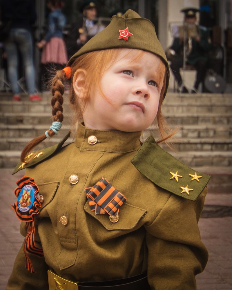 Маленькая защитница родины.