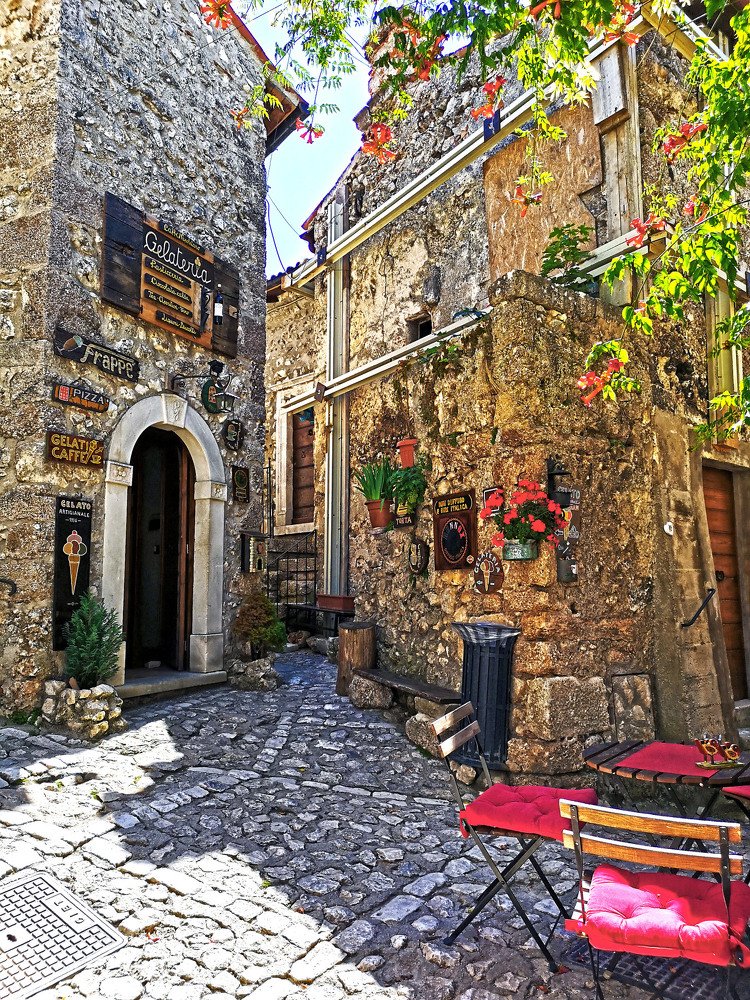 Photograph by Alberto Gonzato