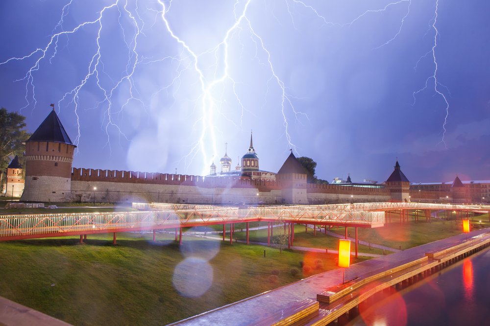 Молния на Казанской набережной