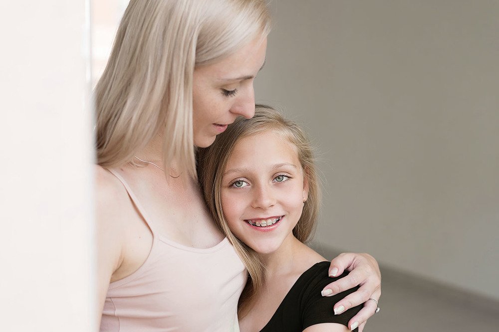 Мать и дочь.