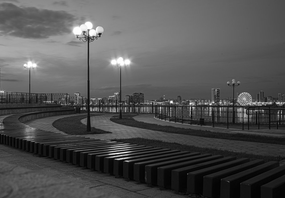 Набережная, вечереет