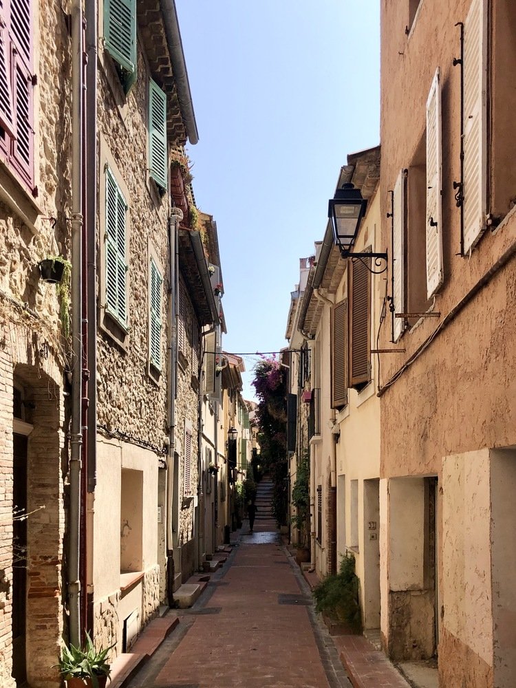Noon at Antibes