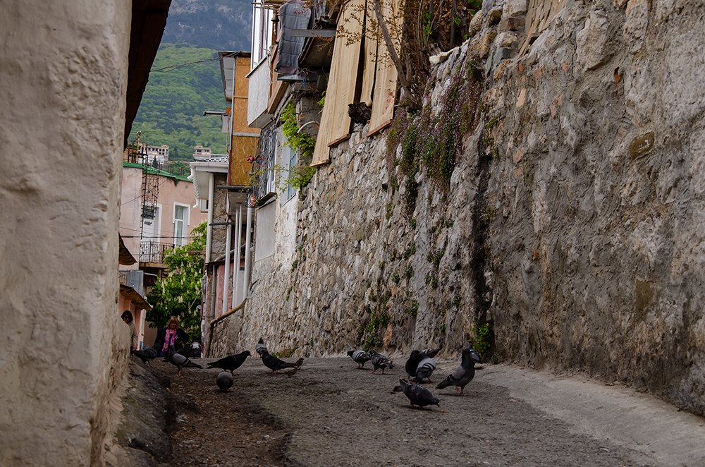 По узким улочкам Гурзуфа...