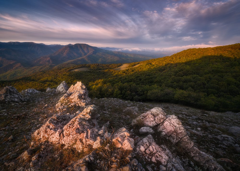 Рассвет у подножья плато Чатыр-Даг, Крым