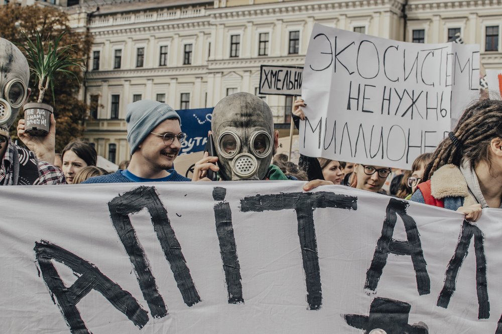 У тебе під носом!_For you under a nose!