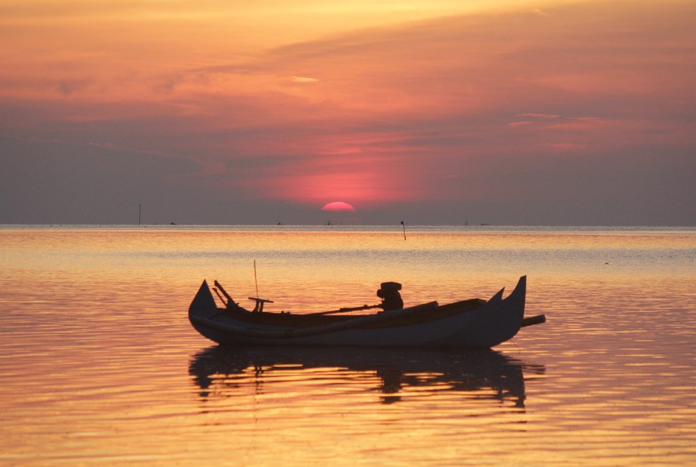 sang matahari bersiap keperaduan