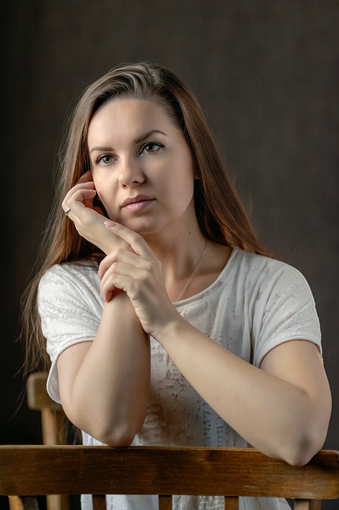 Мечтающая девушка.