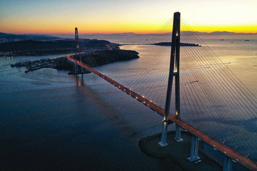 Русский мост на рассвете