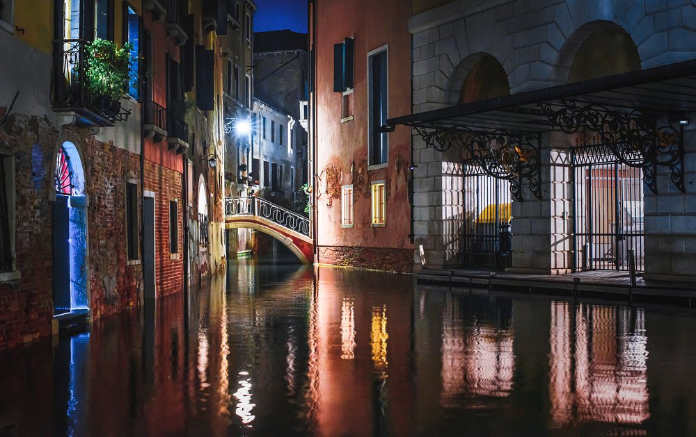 Photograph by Andrey Chuntomov