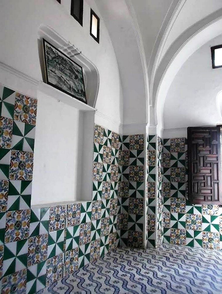 LE ZELLIGE ALGÉROIS (La faïence algéroise)