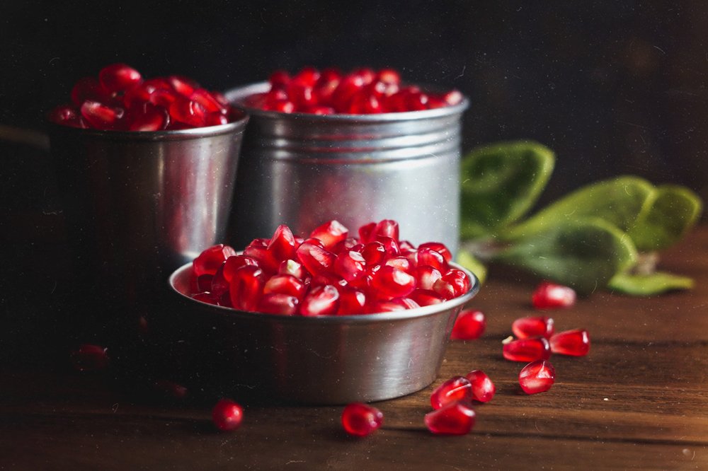 Натюрморт с гранатами