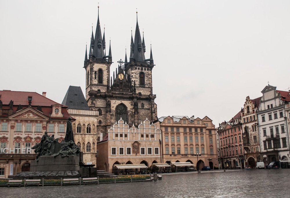 Безлюдные улицы Праги