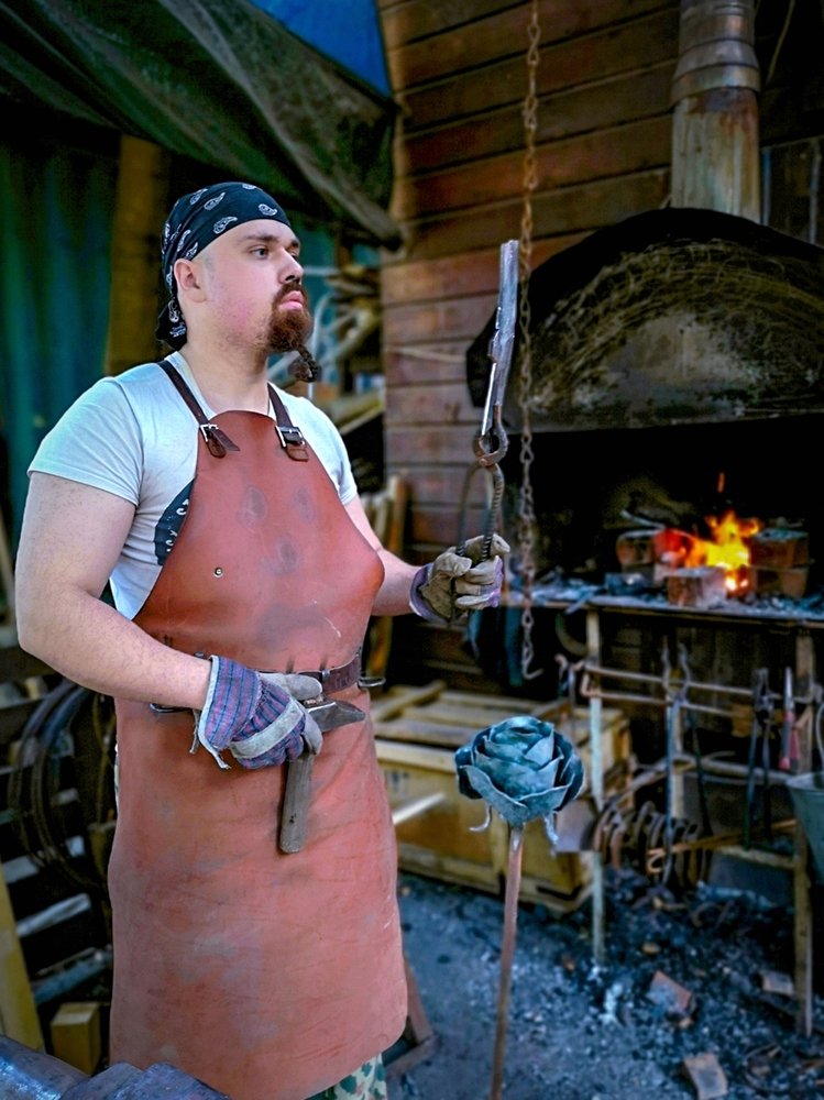 Металл и роза...