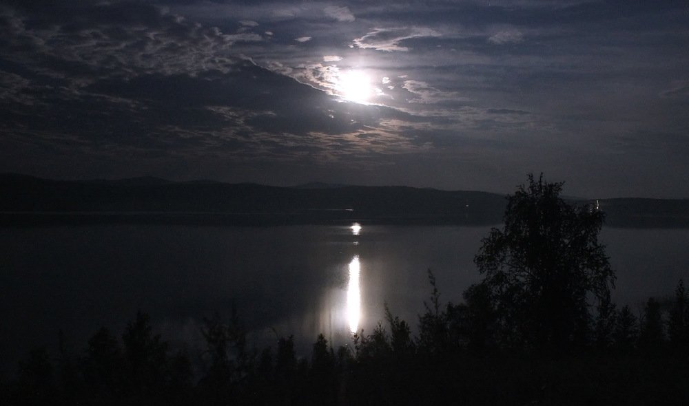 В лунном сиянии ...