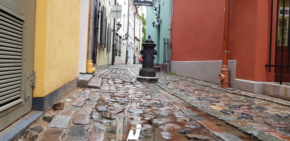 На старинной улице в Риге