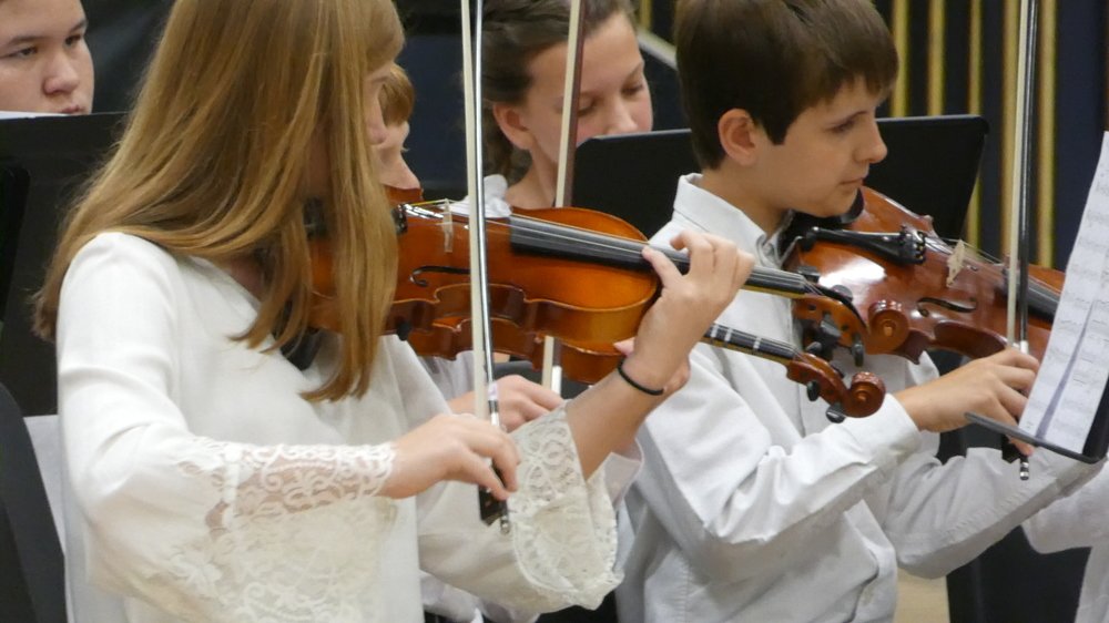 Юнные скрипачи.