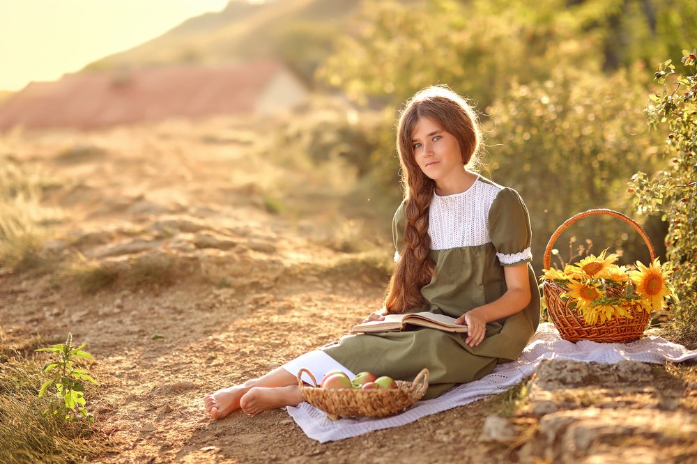 Девочка в зеленом платье