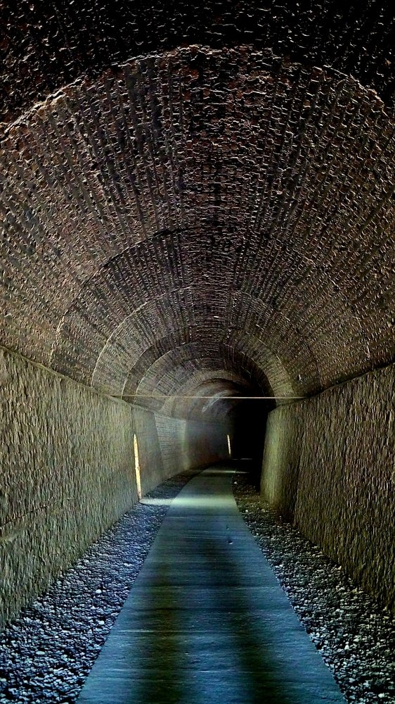 Antiguo túnel ferroviario