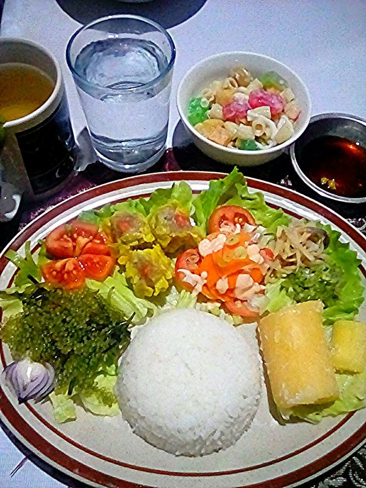 Sea Grapes Salad and other Filipino Foods