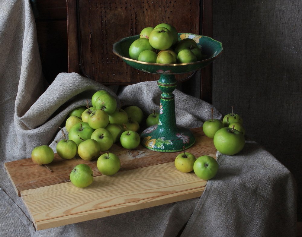 Натюрморт с зелёными яблоками