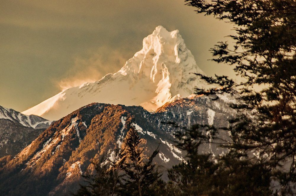 Lighting effects in the mythical mountain