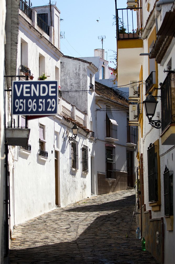 Пустынная дневная Испания