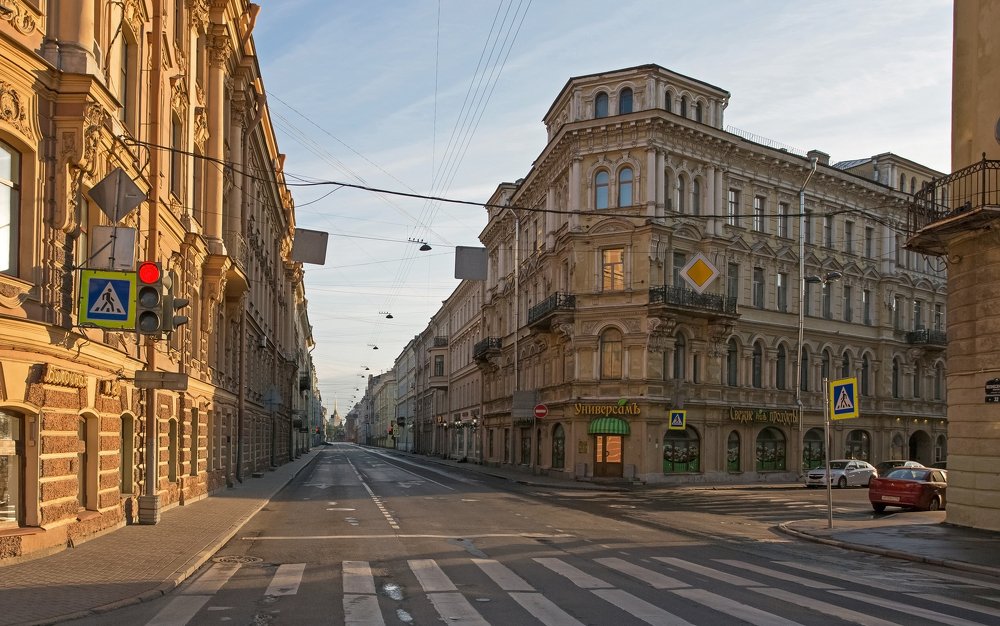 Ранним утром на проспекте Вознесенском