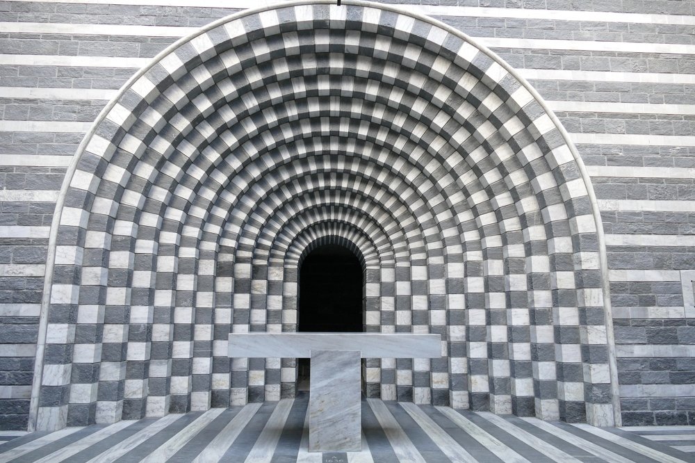 Lines and arches.