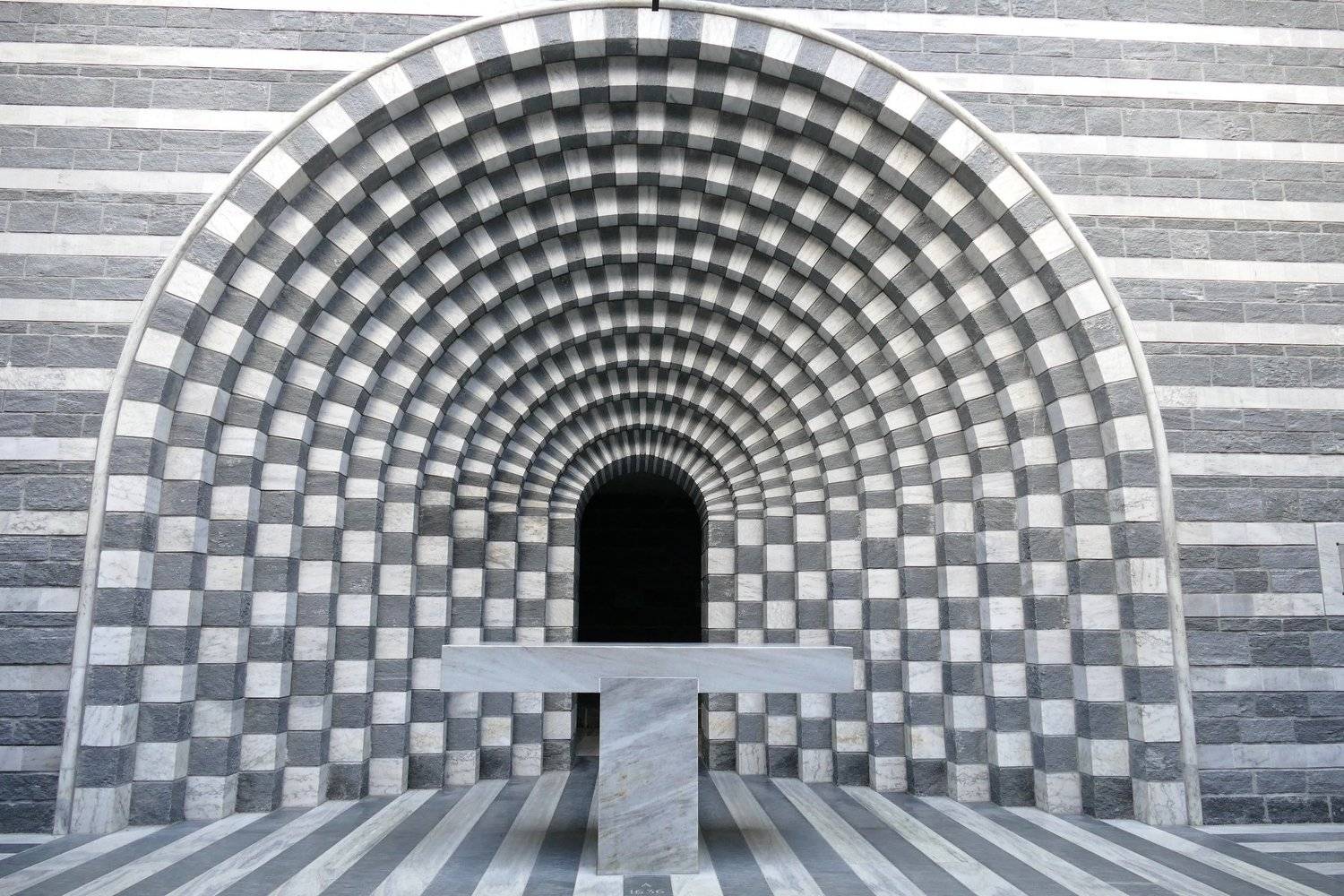 Lines and arches.
