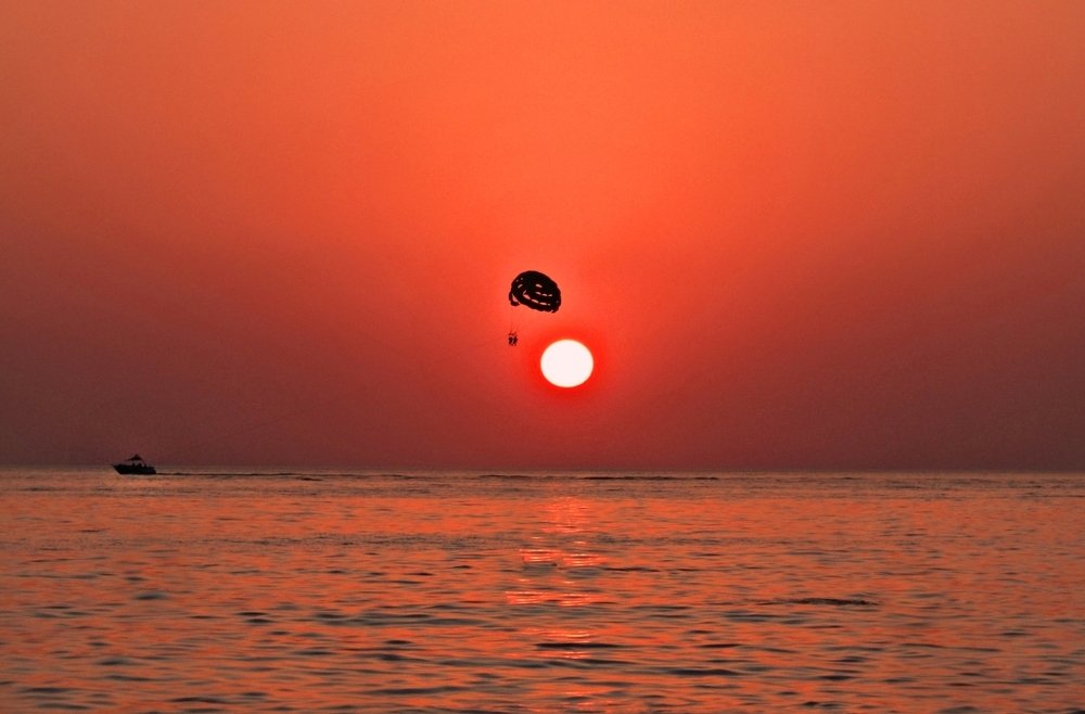 Огненный закат над морем (fiery sunset over the sea)