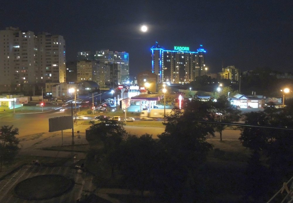 Пейзаж с луной