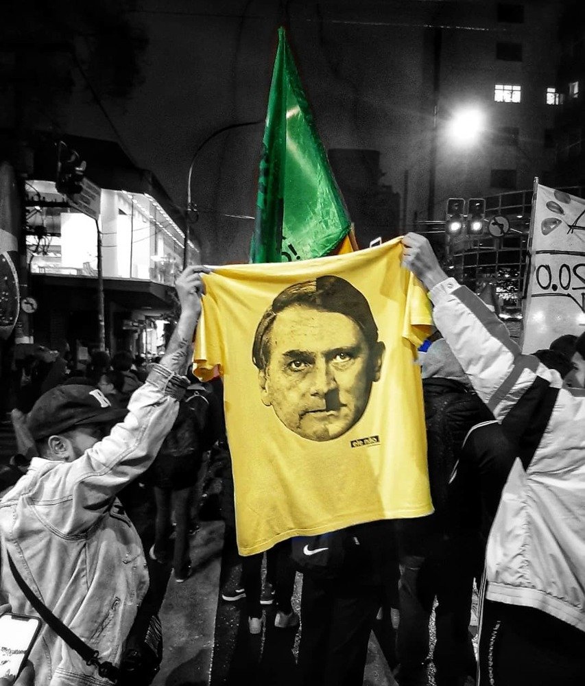 Jair BolsoNERO not set fire to Rome but put in the Amazon! Inerte!